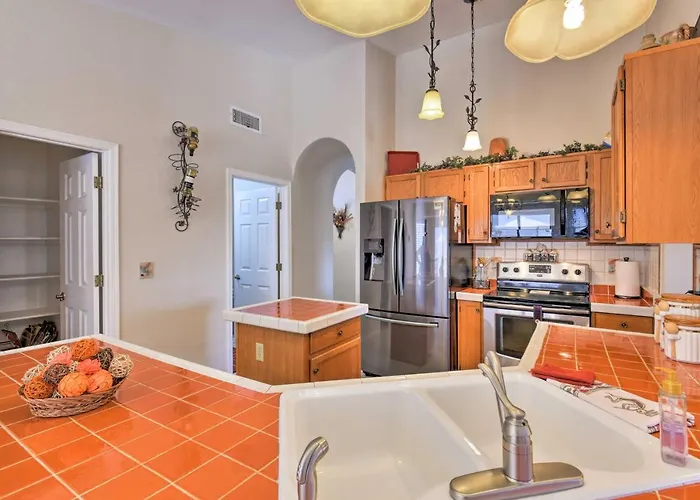 Walk To Nfl Games: Near Golf Glendale