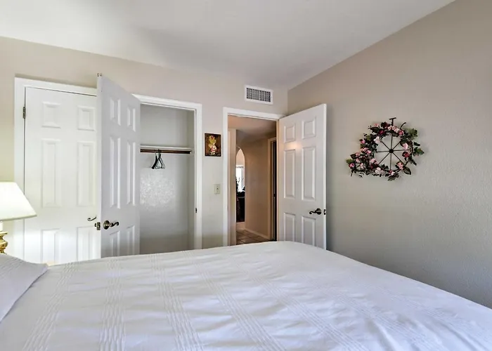 Walk To Nfl Games: Near Golf Glendale